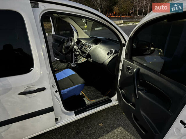 Белый Рено Кенгу, объемом двигателя 1.46 л и пробегом 237 тыс. км за 8200 $, фото 9 на Automoto.ua