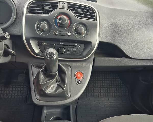 Белый Рено Кенгу, объемом двигателя 1.46 л и пробегом 261 тыс. км за 5400 $, фото 11 на Automoto.ua