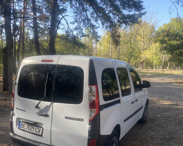 Белый Рено Кенгу, объемом двигателя 1.46 л и пробегом 260 тыс. км за 8700 $, фото 3 на Automoto.ua