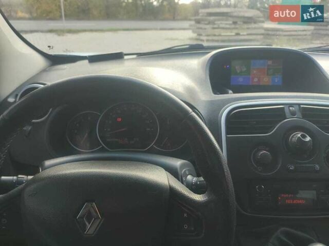 Рено Кенгу 2013 в Сумах на Automoto.ua Белый Рено Кенгу, объемом двигателя 1.46 л и пробегом 343 тыс. км за 8800 $, фото 15 на Automoto.ua