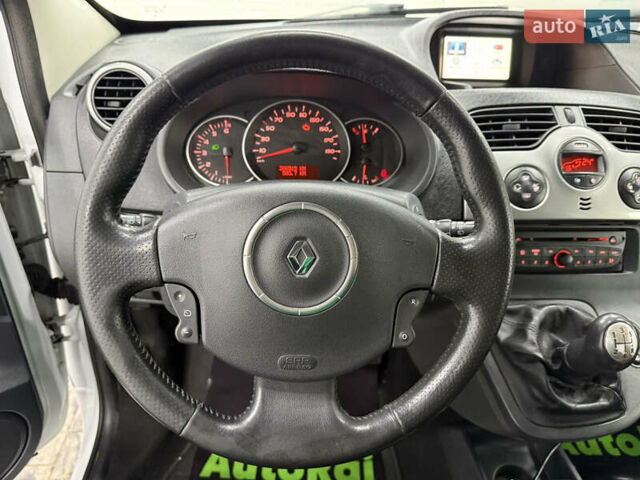Рено Кєнгу 2013 у Одесі на Automoto.ua Білий Рено Кєнгу, об'ємом двигуна 1.46 л та пробігом 290 тис. км за 8300 $, фото 7 на Automoto.ua