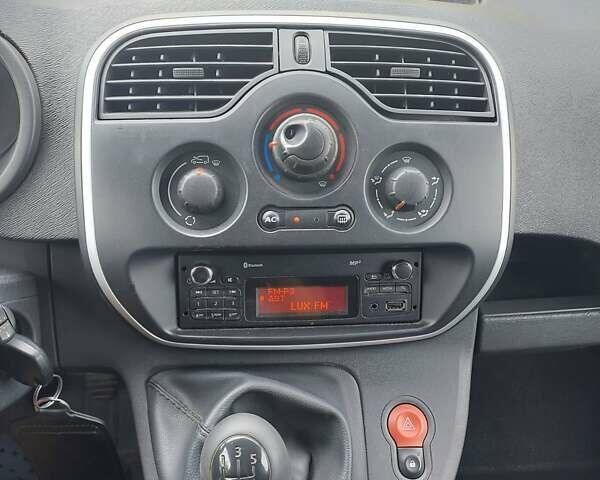 Белый Рено Кенгу, объемом двигателя 1.46 л и пробегом 253 тыс. км за 6999 $, фото 5 на Automoto.ua