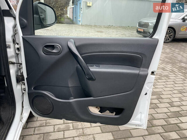 Белый Рено Кенгу, объемом двигателя 1.5 л и пробегом 374 тыс. км за 5700 $, фото 14 на Automoto.ua