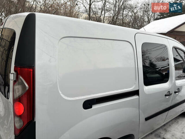 Белый Рено Кенгу, объемом двигателя 1.5 л и пробегом 282 тыс. км за 6500 $, фото 3 на Automoto.ua