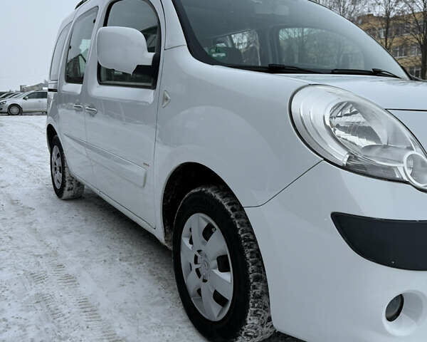 Белый Рено Кенгу, объемом двигателя 1.6 л и пробегом 89 тыс. км за 9000 $, фото 13 на Automoto.ua