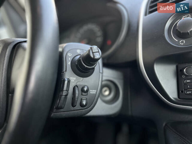 Белый Рено Кенгу, объемом двигателя 1.46 л и пробегом 140 тыс. км за 7450 $, фото 32 на Automoto.ua