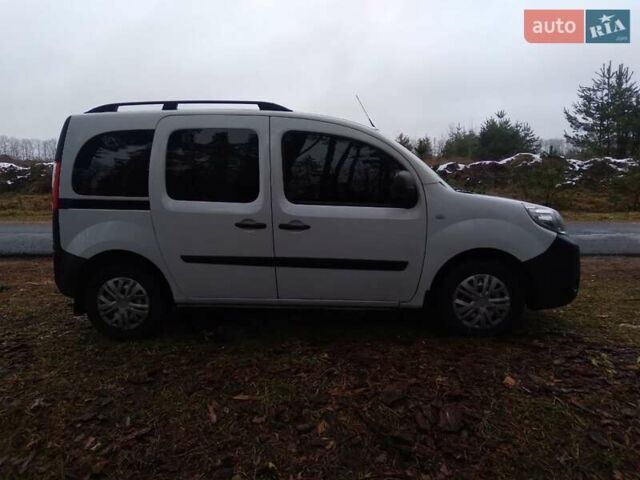 Белый Рено Кенгу, объемом двигателя 1.46 л и пробегом 337 тыс. км за 8100 $, фото 2 на Automoto.ua
