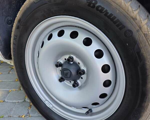 Белый Рено Кенгу, объемом двигателя 1.5 л и пробегом 185 тыс. км за 9500 $, фото 16 на Automoto.ua