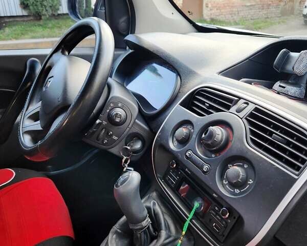 Рено Кєнгу 2013 у Хмельницькому на Automoto.ua Білий Рено Кєнгу, об'ємом двигуна 1.46 л та пробігом 201 тис. км за 10800 $, фото 10 на Automoto.ua