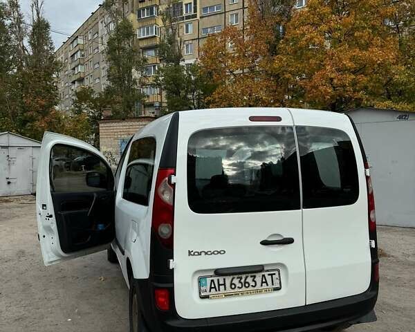 Белый Рено Кенгу, объемом двигателя 1.46 л и пробегом 252 тыс. км за 5300 $, фото 3 на Automoto.ua