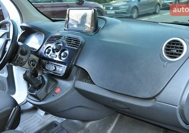 Рено Кенгу 2013 в Одессе на Automoto.ua Белый Рено Кенгу, объемом двигателя 1.5 л и пробегом 286 тыс. км за 6300 $, фото 15 на Automoto.ua