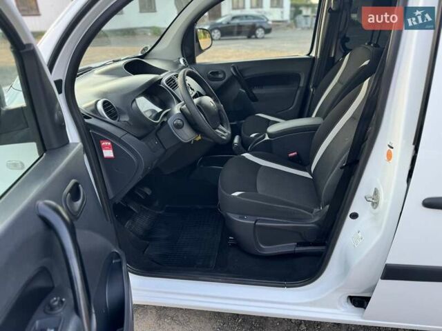 Белый Рено Кенгу, объемом двигателя 1.5 л и пробегом 173 тыс. км за 11600 $, фото 24 на Automoto.ua