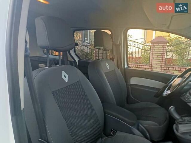 Рено Кєнгу 2014 у Дубно на Automoto.ua Білий Рено Кєнгу, об'ємом двигуна 1.46 л та пробігом 345 тис. км за 8800 $, фото 44 на Automoto.ua