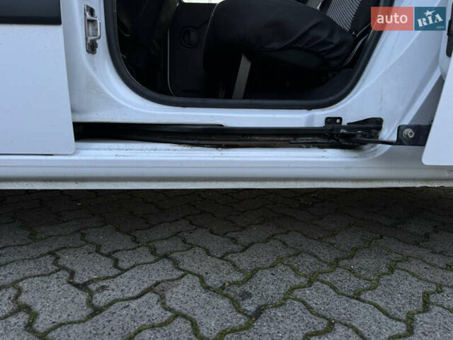 Белый Рено Кенгу, объемом двигателя 1.5 л и пробегом 186 тыс. км за 10699 $, фото 75 на Automoto.ua