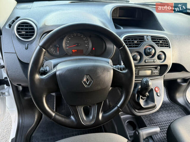 Белый Рено Кенгу, объемом двигателя 1.5 л и пробегом 190 тыс. км за 11799 $, фото 54 на Automoto.ua