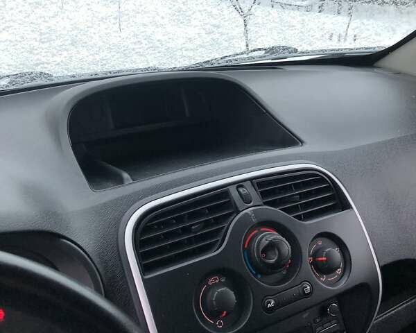 Белый Рено Кенгу, объемом двигателя 1.5 л и пробегом 90 тыс. км за 9200 $, фото 12 на Automoto.ua