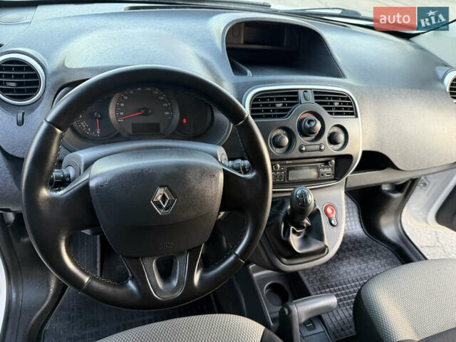 Белый Рено Кенгу, объемом двигателя 1.5 л и пробегом 190 тыс. км за 11799 $, фото 65 на Automoto.ua