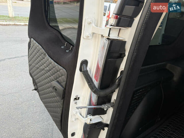 Белый Рено Кенгу, объемом двигателя 1.5 л и пробегом 190 тыс. км за 11799 $, фото 76 на Automoto.ua