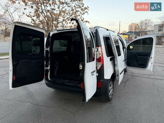Белый Рено Кенгу, объемом двигателя 1.5 л и пробегом 190 тыс. км за 11799 $, фото 96 на Automoto.ua