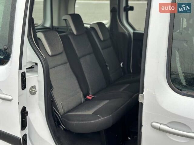 Белый Рено Кенгу, объемом двигателя 1.5 л и пробегом 255 тыс. км за 9800 $, фото 32 на Automoto.ua