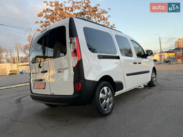 Белый Рено Кенгу, объемом двигателя 1.5 л и пробегом 190 тыс. км за 11799 $, фото 17 на Automoto.ua