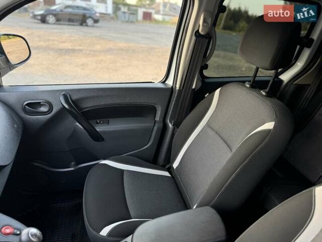 Белый Рено Кенгу, объемом двигателя 1.5 л и пробегом 173 тыс. км за 11600 $, фото 31 на Automoto.ua