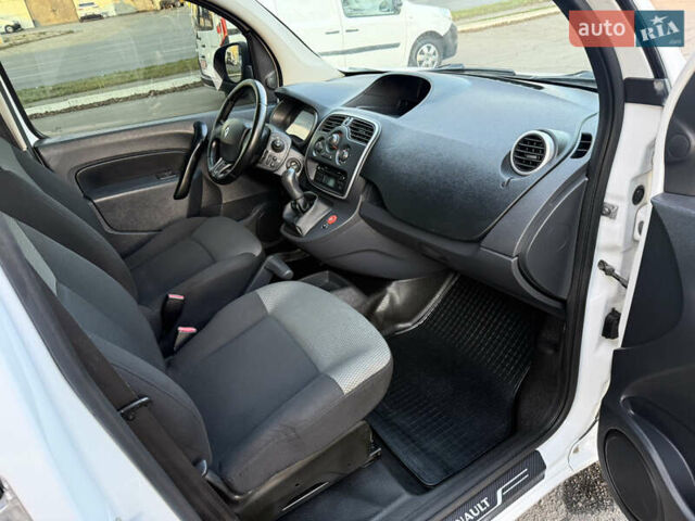 Белый Рено Кенгу, объемом двигателя 1.5 л и пробегом 190 тыс. км за 11799 $, фото 37 на Automoto.ua