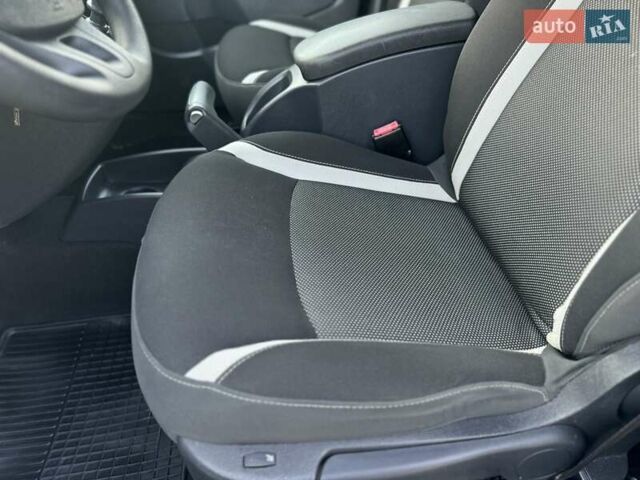 Белый Рено Кенгу, объемом двигателя 1.5 л и пробегом 173 тыс. км за 11600 $, фото 26 на Automoto.ua