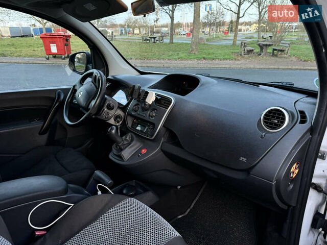 Белый Рено Кенгу, объемом двигателя 1.5 л и пробегом 186 тыс. км за 10699 $, фото 66 на Automoto.ua