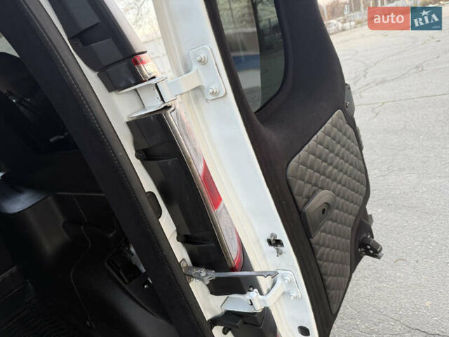 Белый Рено Кенгу, объемом двигателя 1.5 л и пробегом 190 тыс. км за 11799 $, фото 75 на Automoto.ua