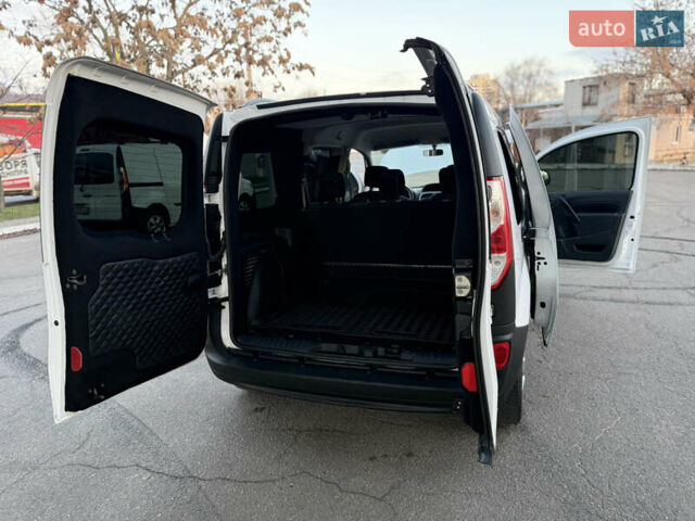 Белый Рено Кенгу, объемом двигателя 1.5 л и пробегом 190 тыс. км за 11799 $, фото 97 на Automoto.ua