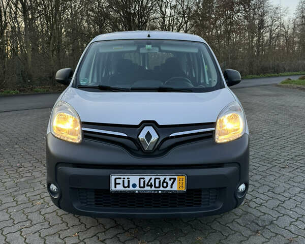 Белый Рено Кенгу, объемом двигателя 1.5 л и пробегом 186 тыс. км за 10699 $, фото 12 на Automoto.ua