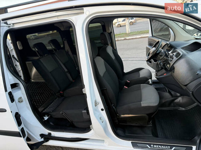 Белый Рено Кенгу, объемом двигателя 1.5 л и пробегом 190 тыс. км за 11799 $, фото 79 на Automoto.ua