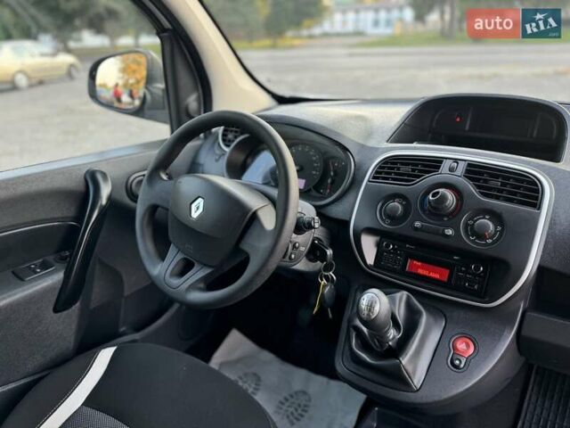 Белый Рено Кенгу, объемом двигателя 1.5 л и пробегом 173 тыс. км за 11600 $, фото 67 на Automoto.ua