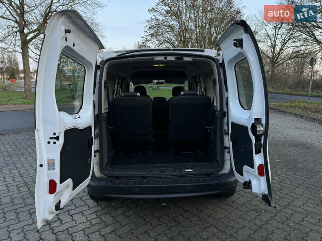 Белый Рено Кенгу, объемом двигателя 1.5 л и пробегом 186 тыс. км за 10699 $, фото 85 на Automoto.ua