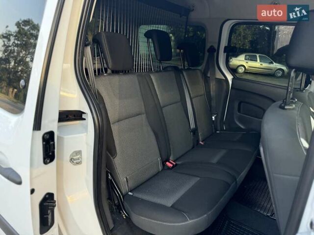 Белый Рено Кенгу, объемом двигателя 1.5 л и пробегом 173 тыс. км за 11600 $, фото 62 на Automoto.ua