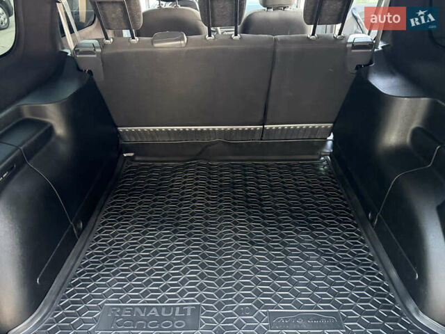 Белый Рено Кенгу, объемом двигателя 1.5 л и пробегом 190 тыс. км за 11799 $, фото 6 на Automoto.ua
