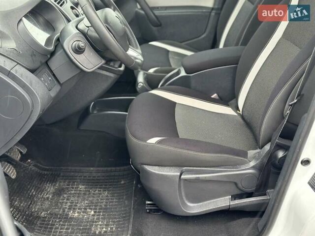 Белый Рено Кенгу, объемом двигателя 1.5 л и пробегом 255 тыс. км за 9800 $, фото 19 на Automoto.ua