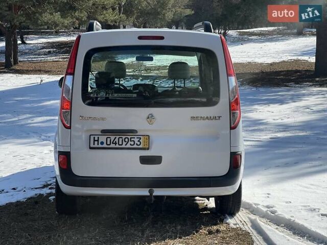 Белый Рено Кенгу, объемом двигателя 1.5 л и пробегом 220 тыс. км за 10800 $, фото 6 на Automoto.ua