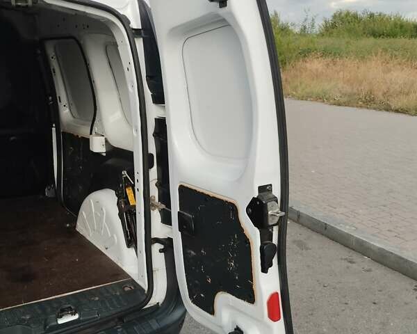 Белый Рено Кенгу, объемом двигателя 1.46 л и пробегом 397 тыс. км за 7500 $, фото 12 на Automoto.ua