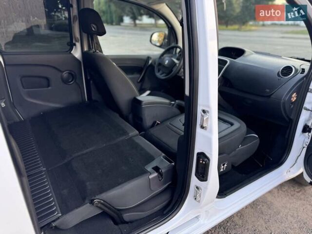 Белый Рено Кенгу, объемом двигателя 1.5 л и пробегом 173 тыс. км за 11600 $, фото 76 на Automoto.ua