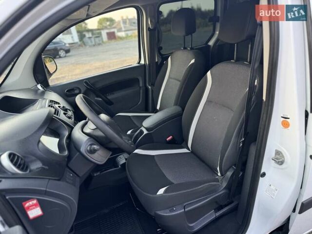 Белый Рено Кенгу, объемом двигателя 1.5 л и пробегом 173 тыс. км за 11600 $, фото 25 на Automoto.ua