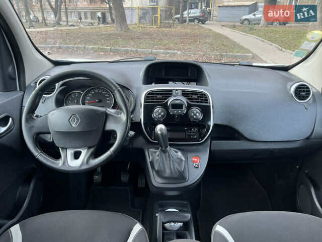 Белый Рено Кенгу, объемом двигателя 1.5 л и пробегом 265 тыс. км за 9800 $, фото 12 на Automoto.ua