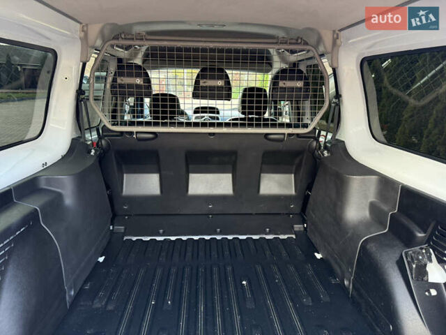 Білий Рено Кєнгу, об'ємом двигуна 1.5 л та пробігом 247 тис. км за 11700 $, фото 24 на Automoto.ua