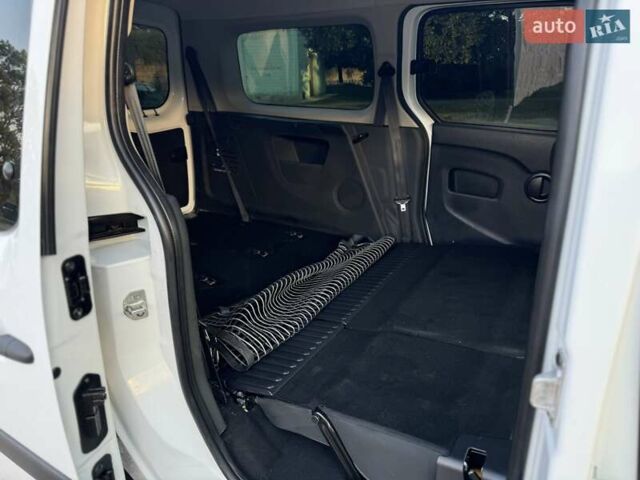 Белый Рено Кенгу, объемом двигателя 1.5 л и пробегом 173 тыс. км за 11600 $, фото 78 на Automoto.ua