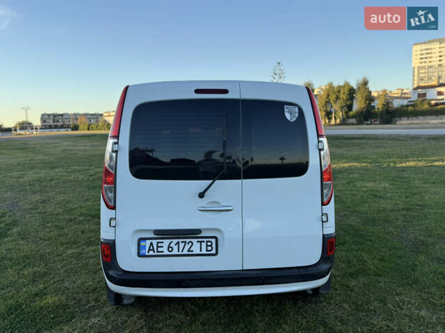 Белый Рено Кенгу, объемом двигателя 1.46 л и пробегом 215 тыс. км за 9800 $, фото 11 на Automoto.ua