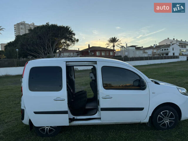 Белый Рено Кенгу, объемом двигателя 1.46 л и пробегом 215 тыс. км за 9800 $, фото 6 на Automoto.ua