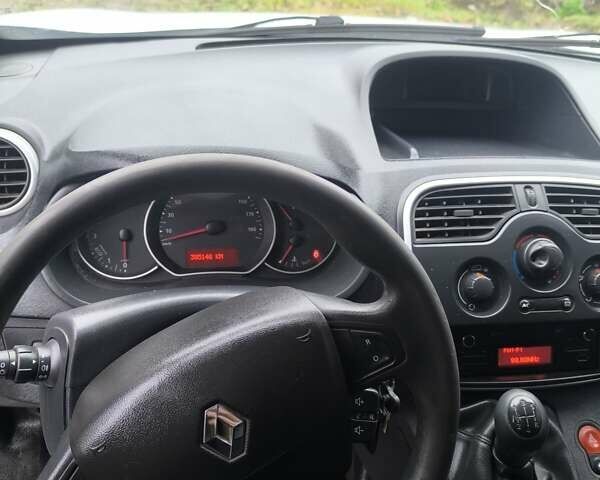 Белый Рено Кенгу, объемом двигателя 1.46 л и пробегом 385 тыс. км за 4200 $, фото 7 на Automoto.ua