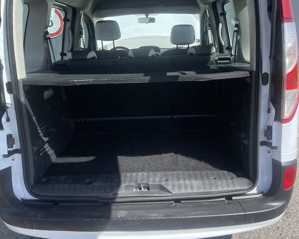 Белый Рено Кенгу, объемом двигателя 1.46 л и пробегом 170 тыс. км за 12700 $, фото 2 на Automoto.ua