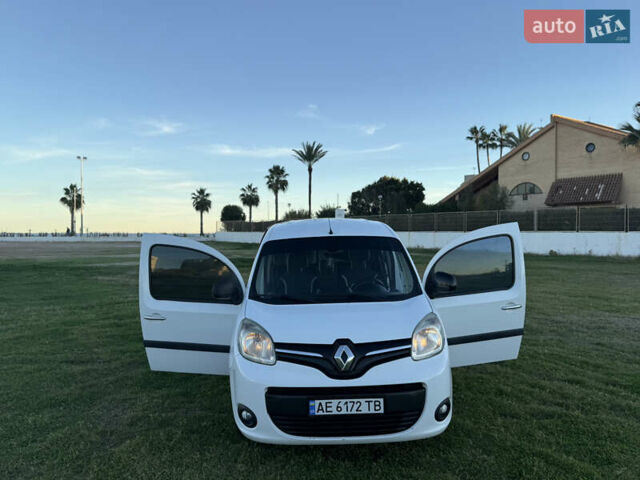 Белый Рено Кенгу, объемом двигателя 1.46 л и пробегом 215 тыс. км за 9800 $, фото 4 на Automoto.ua